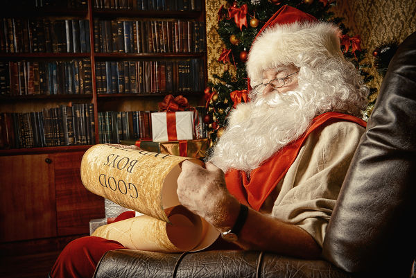 anta_Santa Claus looking through the naughty nice list