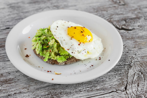 avocado toast with egg healthy eating