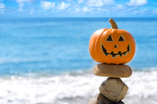 halloween-pumpkin-beach