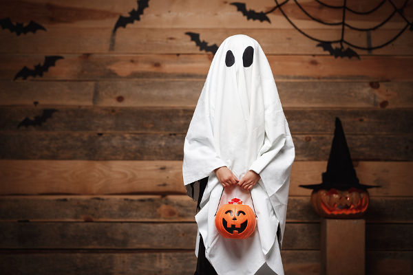 kid-in-ghost-costume