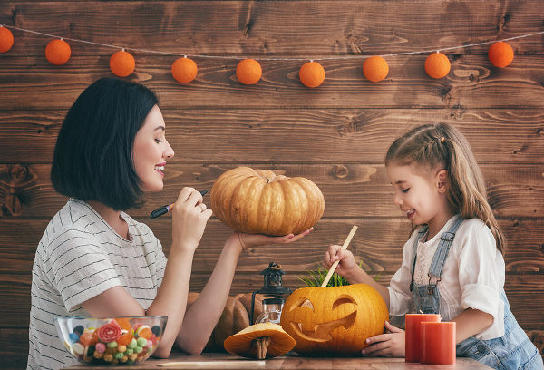 mother-and-daughter-carving-pumpkins
