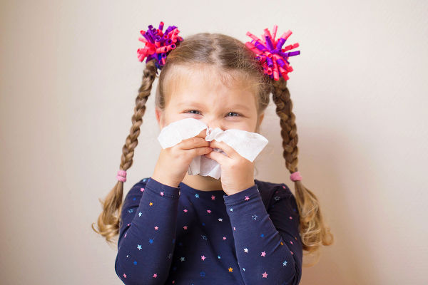 girl-with-kleenex