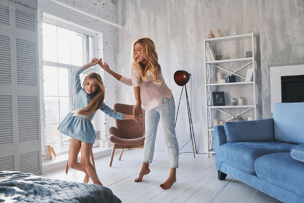 mother-daughter-dancing