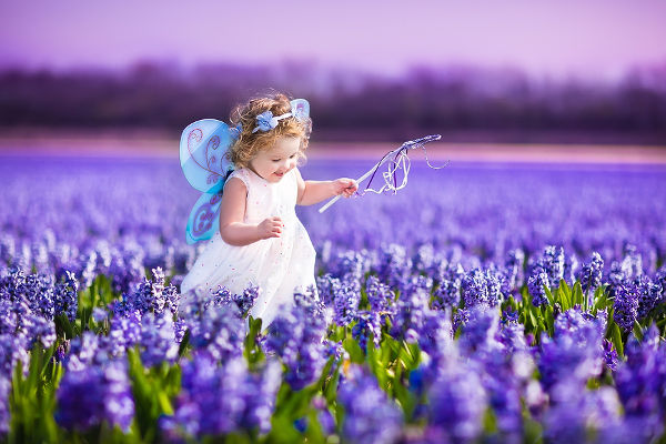 girl-with-fairy-wings-hyacinths-wand