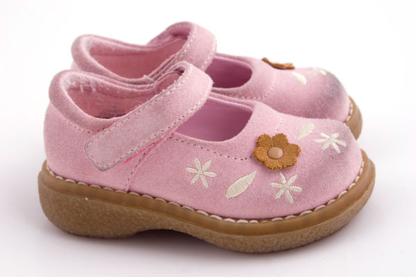 a set pink baby shoes